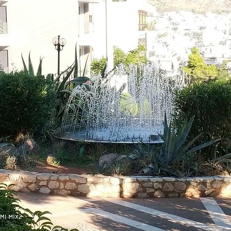 Beautiful House In Alimos Near To The Beach And Metro Атина Екстериор снимка