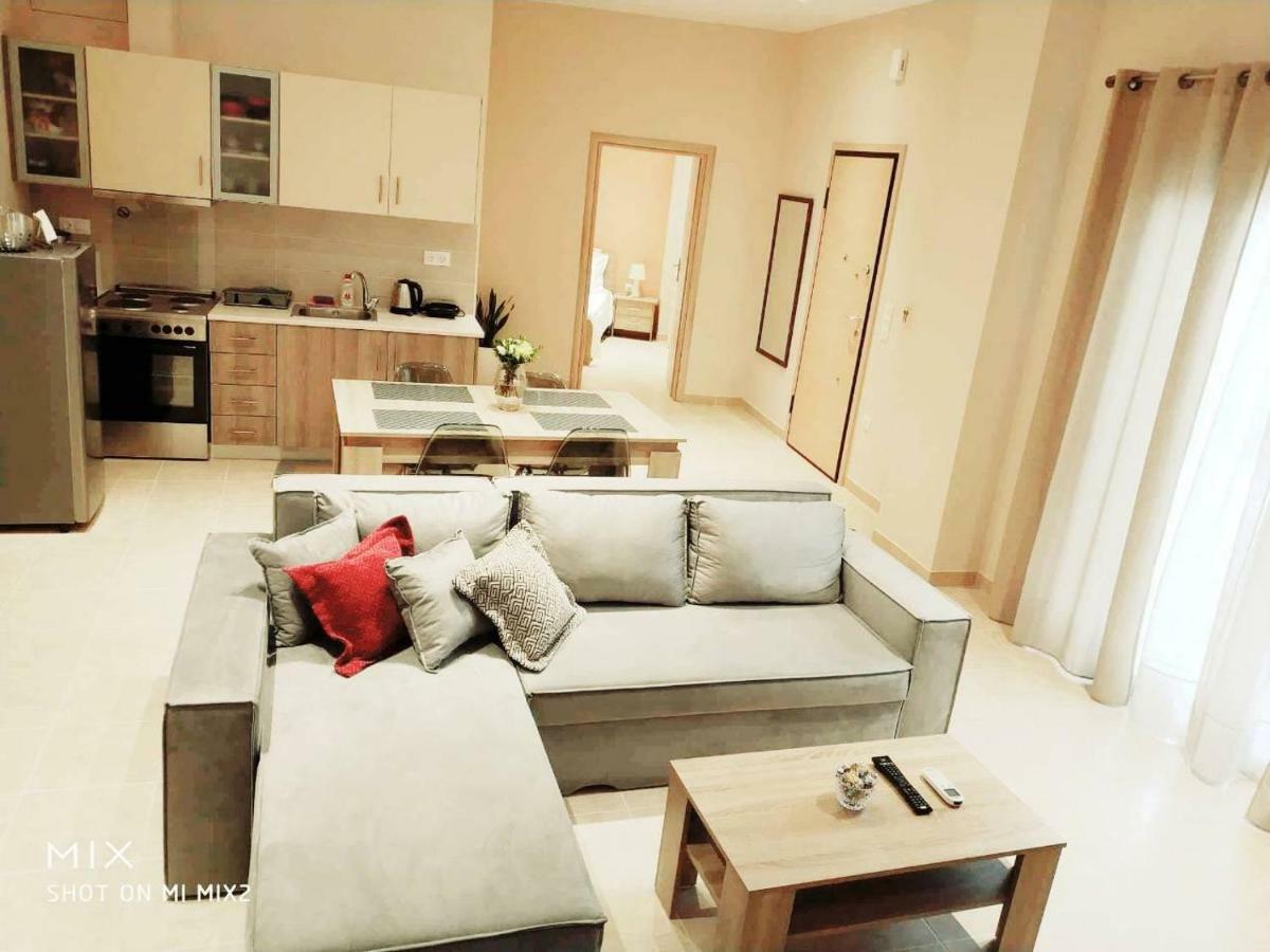 Beautiful House In Alimos Near To The Beach And Metro Атина Екстериор снимка